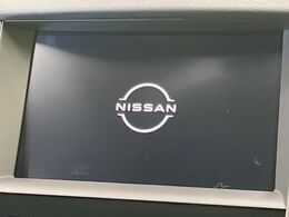 【メーカー純正ナビ】インテリアに溶け込むスタイリッシュな「専用設計」メーカーナビを装備♪視認性や操作性など基本性能にも優れ、より上質なカーライフをお楽しみいただけます。