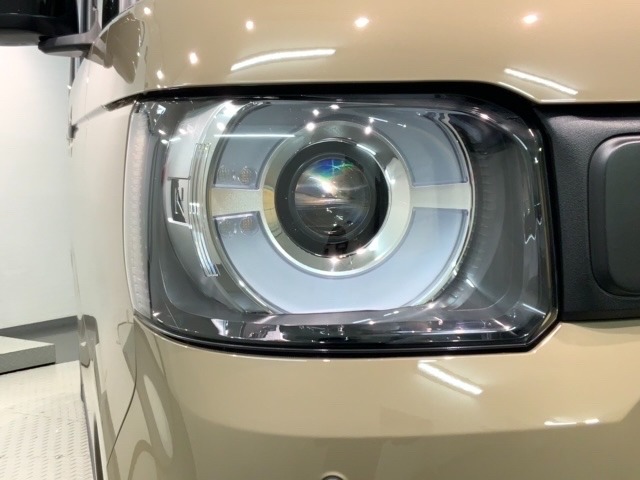 LEDヘッドライトは、点灯の瞬間から最大光量を発揮し、突然暗くなるトンネルなどでの安定感を高めます。