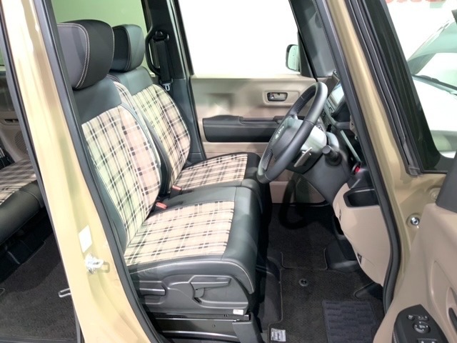 シートは厚めのクッションですのでゆったり座れますよ。