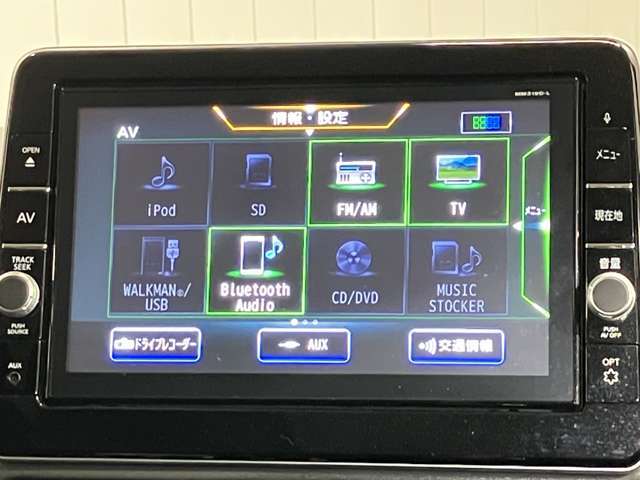 Bluetoothでスマホをつなげると好きな音楽が車内でいつでも聴けます♪