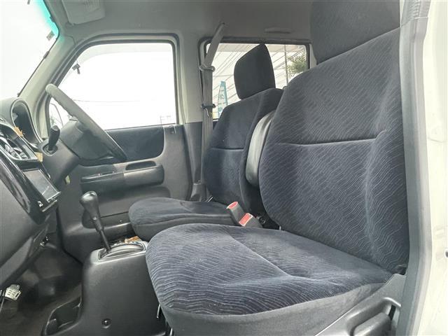 気になる車はすぐにお問い合わせください！画面右側の0066から始まる無料ダイヤルからお問い合わせ下さい！専門スタッフがお車のご質問にお答えいたします！