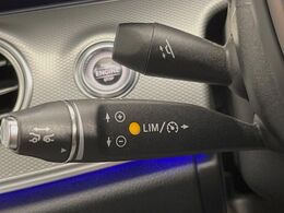●レーダークルーズコントロール：前の車との車間距離を一定にとりつつ、一定速度で自動走行してくれる次世代のクルーズコントロール！主に高速道路や自動車専用道路で使用する便利な機能です！