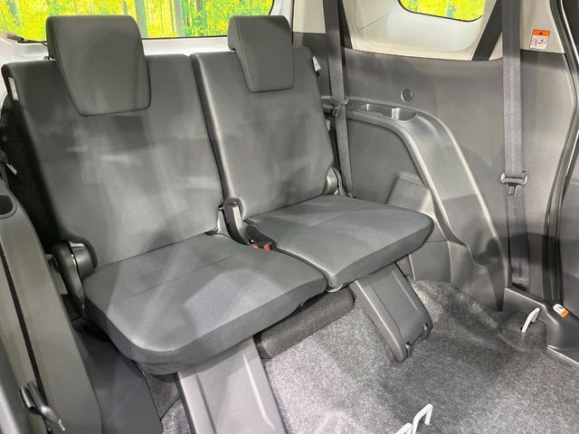 3列目シートはもちろん状態良好☆大人でもゆったりと座って頂けますので、大人数でのお出かけもラクラクです♪ご家族で、気の知れた仲間で、ドライブに行くのが楽しみですね♪