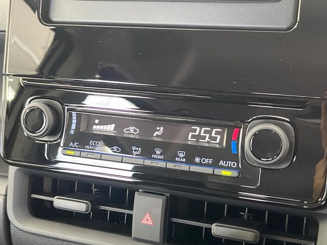【トヨタセーフティセンス】走行中に前方の車両等を認識し、衝突しそうな時は警報とブレーキで衝突回避と被害軽減をアシスト。より安全にドライブをお楽しみいただけます。