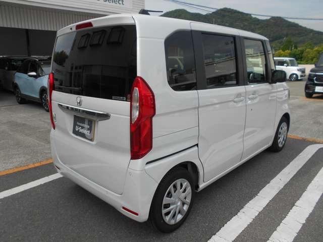 後ろのドアは、両側とも電動スライドドアとなっています♪
