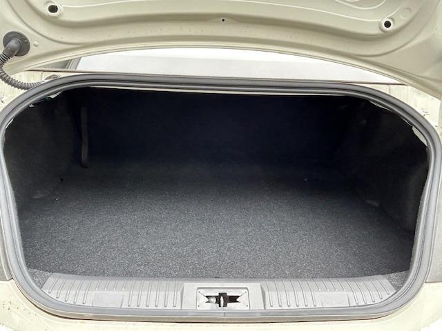 【トランク】積み込みやすくて、たっぷり積める荷室です。シートアレンジできるものは、乗車人数と荷物の量や大きさによってシートを動かすことができるので、より快適なドライブが可能です！