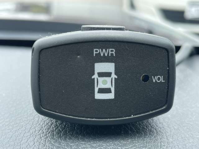 【コーナーセンサー】音声やアラーム、ディスプレイ表示で障害物の接近をドライバーに知らせてくれる装備。 車の四隅にセンサーがあり、縦列駐車や車庫入れなどに有効なシステムです！
