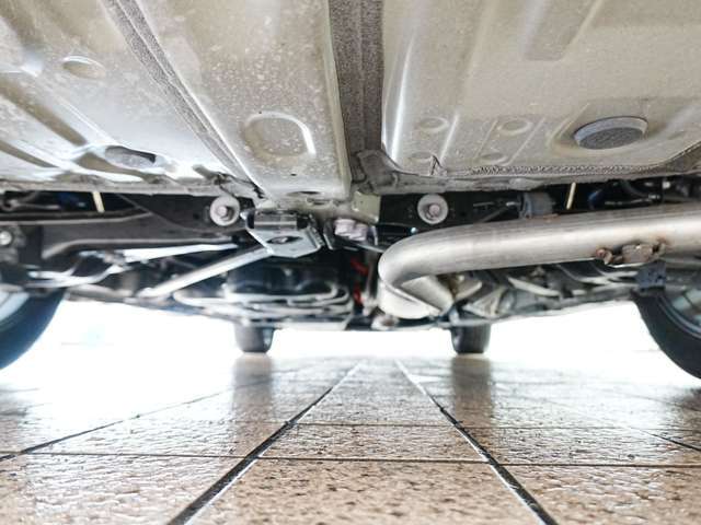 車検、板金なども、安価で安心、早いを常に目指しております。タイヤ・ナビなどのカー用品・マフラーなやローダウンサスペンションなどのカスタムパーツ・任意保険までトータルで安心のカーライフをお約束します。