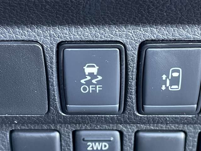 ◆【横滑り抑制機能（TCS）】雨や雪で滑りやすい路面などで横滑りが発生した時、ブレーキとエンジン出力を自動的にコントロールし、優れた車両安定性を実現します！