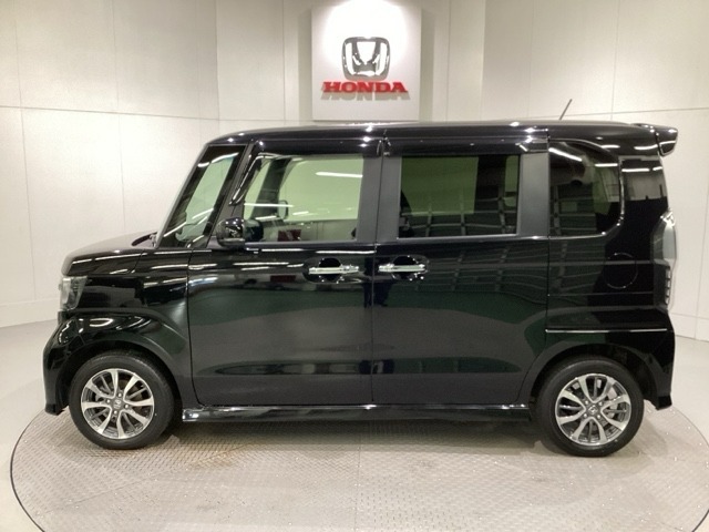 購入後も自社指定整備工場完備でお客様の愛車をしっかりサポート致します！御納車時には安全かつ安心してお乗り頂けるようホンダ専門知識を持つ整備スタッフが点検・整備・装備も説明をしてお渡ししております。