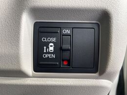 【パワースライドドア】スマートキーや運転席のスイッチでスライドドアの開閉が可能♪電動だから力を入れてドアを開ける必要が無く、小さいお子様でも、重い荷物を持っている時もラクに開け閉めできます♪
