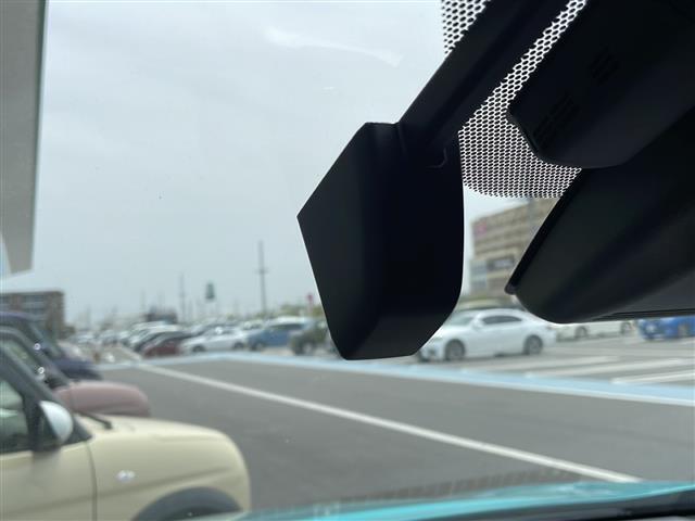 【ドライブレコーダー】映像・音声などの運転中の記録を残します。事故などを起こした起こされた時の証拠になりえますので、もしも時でも安心ですね。