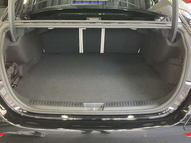 広いスペースが確保されておりますので、ゴルフバッグなどの大きなお荷物も積載可能です！実際にお試しになられたいお客様は、お気軽にスタッフまでお問い合わせ下さい。
