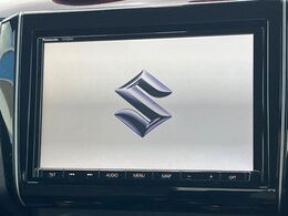 【純正ナビ】人気の純正ナビを装備しております。ナビの使いやすさはもちろん、オーディオ機能も充実！キャンプや旅行はもちろん、通勤や買い物など普段のドライブも楽しくなるはず♪