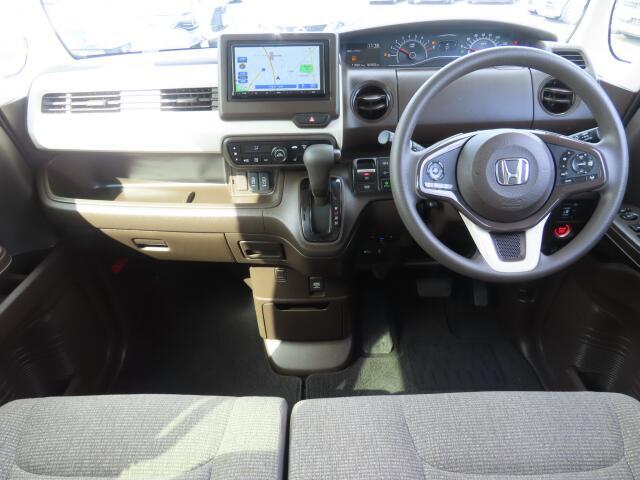 内外装の清掃・ガラス系ボディコーティングをCARクリーニング専門業者が施工いたしますので大変清潔。オリックス自動車ではみなさまに快適なドライブをお約束。