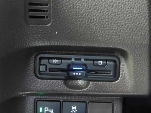 ETCも装備していますよ！ETC車載機を利用すると高速料金が割引に！！サイフにも優しい装備ですね♪