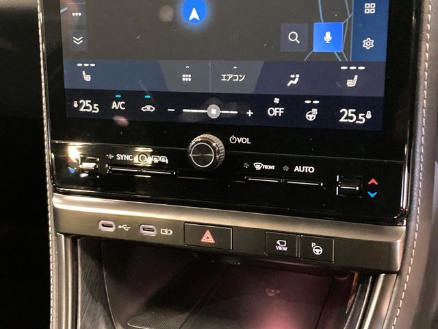 【シートヒーター】寒い日に重宝するシートヒーター！エアコンより早く温まってくれるので寒がりの人も安心ですね♪エアコンの温風は乾燥するから苦手、という方にもをおすすめです。