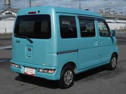 展示されているお車は全台1年間のトヨタロングラン保証が付いて参ります。最長3年間の保証をお付けすることも可能ですので、どのエリアに住むお客様でも安心して保証をお受けすることができます！
