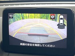 【バックカメラ】駐車時に後方がリアルタイム映像で確認できます。大型商業施設や立体駐車場での駐車時や、夜間のバック時に大活躍！運転スキルに関わらず、今や必須となった装備のひとつです！