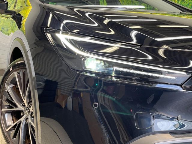 【LEDヘッドライト】悪天候や夜間走行時も良好な視界を確保し安心して運転できる高輝度LEDヘッドライトを装備！点灯速度が早く、消費電力も抑えられています。