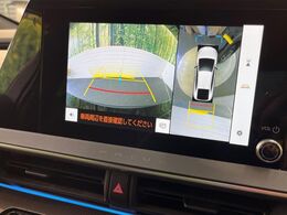 【パノラミックビューモニター】専用のカメラにより、上から見下ろしたような視点で360度クルマの周囲を確認することができます☆死角部分も確認しやすく、狭い場所での切り返しや駐車もスムーズに行えます。