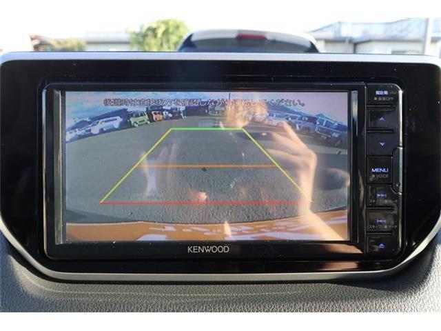 バックモニター付ですので、車庫入れも駐車もラクラクです。
