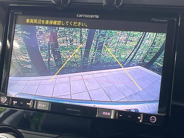 【バックカメラ】駐車時に後方がリアルタイム映像で確認できます。大型商業施設や立体駐車場での駐車時や、夜間のバック時に大活躍！運転スキルに関わらず、今や必須となった装備のひとつです！