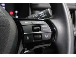 Hondaセンシングの機能のひとつ、アダプティブクルーズコントロール付！アクセルから足を離しても設定したスピードと前車との車間を保ち走行してくれます！車線維持もアシスト☆高速道路で疲労軽減ですね☆