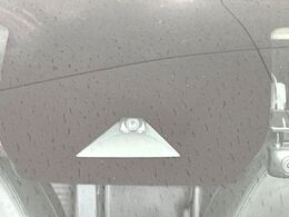 【インテリジェントエマージェンシーブレーキ】フロントカメラで前方の車両や歩行者を検知。衝突しそうな時は衝突被害軽減ブレーキが作動、衝突回避をサポート。より安全にドライブをお楽しみいただけます。