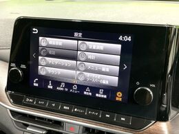 【メーカー純正9型ナビ】インテリアに溶け込むスタイリッシュな「専用設計」メーカーナビを装備♪視認性や操作性など基本性能にも優れ、より上質なカーライフをお楽しみいただけます。