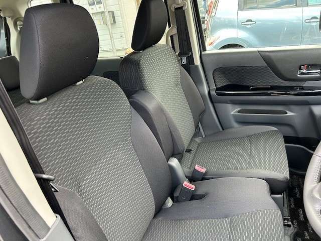 運転席になります。
