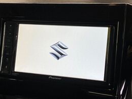 【ディスプレイオーディオ】お手持ちのスマートフォンとの連携で、ナビや音楽再生など各種アプリを使用可能。スマホに近い感覚でお使いいただけます♪