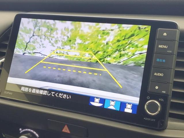 WECARSの展示場では実際に見て、触ってお車をお選びいただけます！知識の豊富な営業スタッフが様々なカーライフをご提案いたします！
