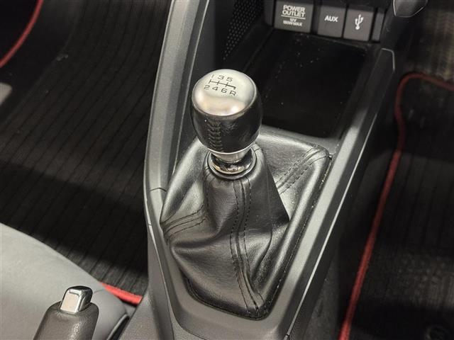 【6速マニュアル】走りの6速！今や数を減らしたマニュアル車です。よりリアルなクルマの“操作”、気持ち良く吹け上がるエンジンサウンド、あなたも体験してみませんか？