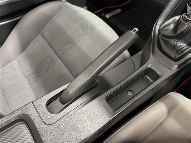 店舗にて現車の確認もいただけますので、お電話で在庫のご確認の上是非ご来店くださいませ。