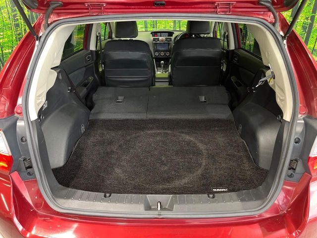 後席を格納すると、これだけの広さが！シーンに合わせたシートアレンジで、大きな荷物も積むことが出来ます♪