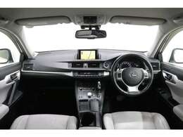 状態はキレイかつ高級感のある上級モデルらしい佇まいになっております。本当に良い雰囲気です。