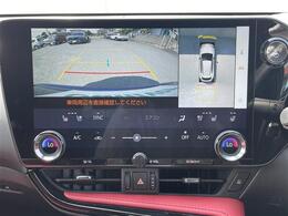 【パノラミックビューモニター】クルマを真上から見下ろした視点で駐車をサポートします！クルマの斜め後ろや真横など、いち早く障害物に気が付くことができます。