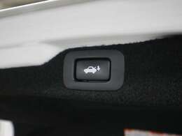 当社の展示車は全車両に”社団法人自動車公正取引協議会”の車両状態説明書を掲示しております。修復歴の有無は勿論、ドア等の外板の交換歴の有無までも表示☆口頭説明では無く書面にてお渡ししております♪