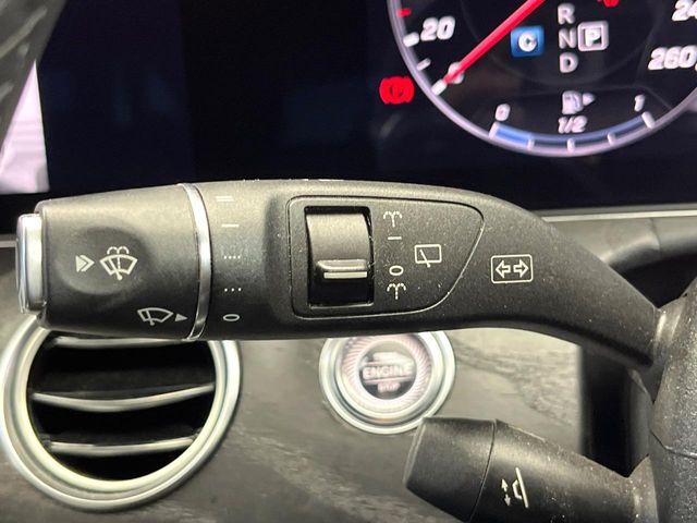 ●レーダークルーズコントロール：前の車との車間距離を一定にとりつつ、一定速度で自動走行してくれる次世代のクルーズコントロール！主に高速道路や自動車専用道路で使用する便利な機能です！