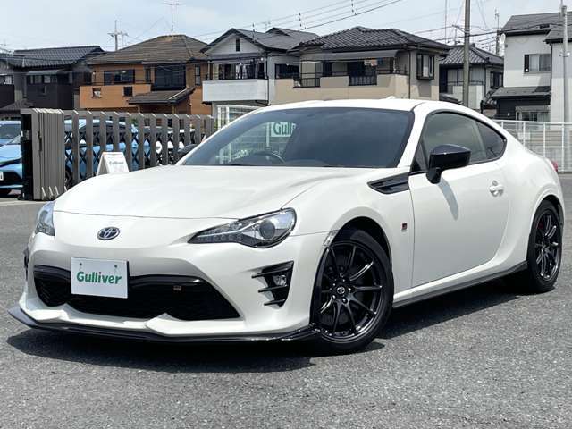 【拠点工場の設備】拠点のガリバー関東商品化センターは、車検・整備はもちろん板金・クリーニング設備までを網羅。大型設備でスポーツカー選びをサポート致します。