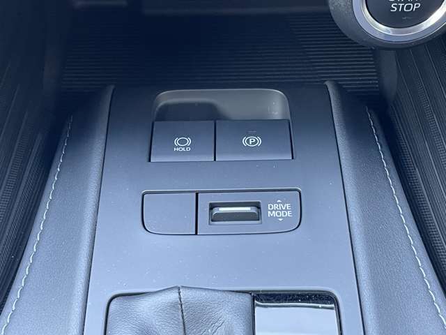 こちら運転席周りの操作部分・装備の写真になります。各部しっかり動作の確認をしておりますので、ご安心だくさい。また、第三者機関の鑑 定書もありますので、そちらも併せて、ご確認いただければ幸いです！