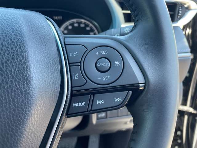 こちらはハンドルの写真です。中古車なので、若干の使用感はありますが、破損、不具合等はありません。弊社はユーザー様から買取した車両を、一台一台チェックして問題のない車両を掲載しております。ご安心ください