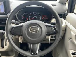 【ステアリング】軽い力で扱いやすいハンドルです。目立つ傷やスレなどなく綺麗な状態です！除菌プランいれていただくとさらに快適に！清潔なお車はお子様にも安心ですね！