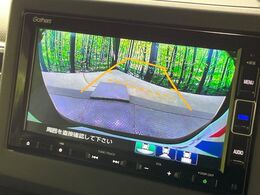 【バックカメラ】駐車時に後方がリアルタイム映像で確認できます。大型商業施設や立体駐車場での駐車時や、夜間のバック時に大活躍！運転スキルに関わらず、今や必須となった装備のひとつです！