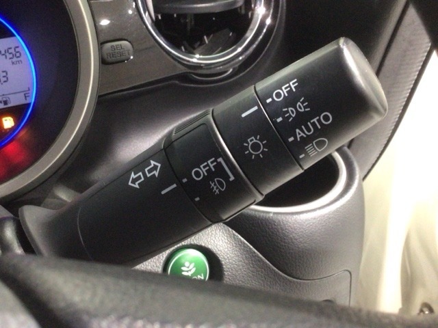 便利なオートライト付です。