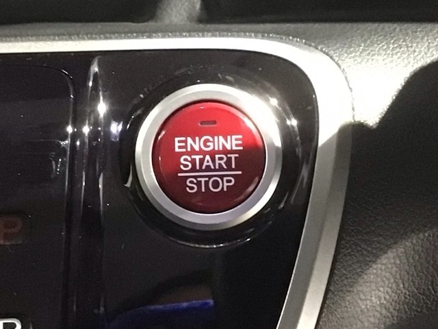 ワンプッシュでエンジンのスタート、ストップが出来て便利です。