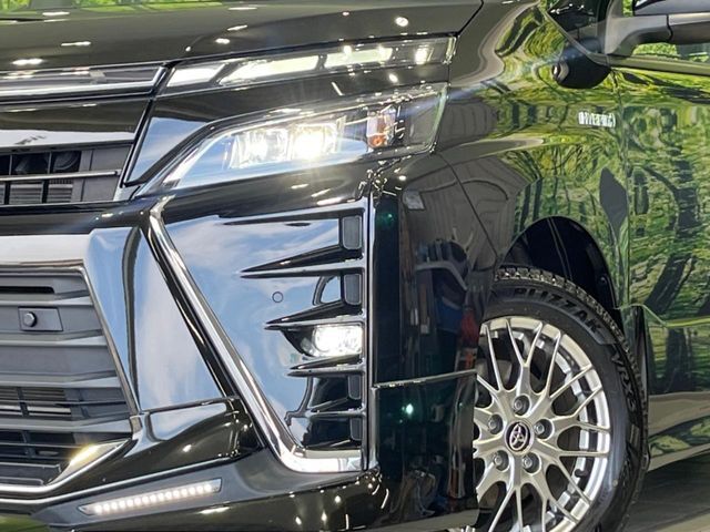 【LEDヘッドライト】悪天候や夜間走行時も良好な視界を確保し安心して運転できる高輝度LEDヘッドライトを装備！点灯速度が早く、消費電力も抑えられています。
