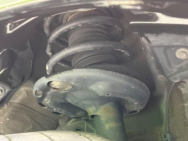 お車を安心してお乗りいただく為には、足回りの定期点検が欠かせません。サービスサポート（有償保証）では無料点検もご提供しており、安心のカーライフをお過ごしいただけるサポート体制が整っています。