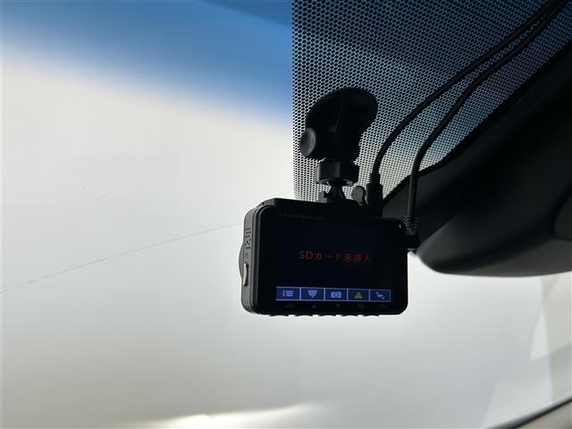 【ドライブレコーダー】映像・音声などの運転中の記録を残します。事故などを起こした起こされた時の証拠になりえますので、もしも時でも安心ですね。